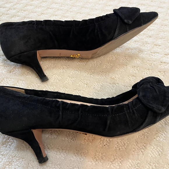 Prada black suede kitten heel pumps with bow detail - Picture 5 of 9